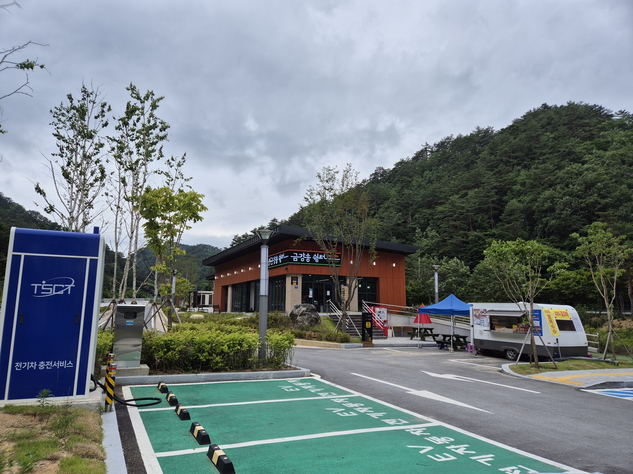 금강송 스마트 복합쉼터[울진군 제공]