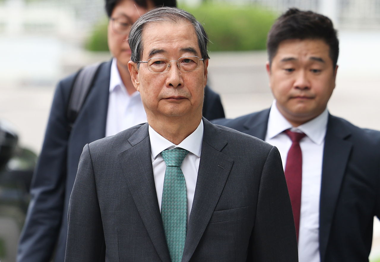 한덕수 전 토토사이트 제작 데이터베이스총리가 2일 내란특검 조사를 받기 위해 서울 서초구 서울고검 청사로 출석하고 있다. [연합]