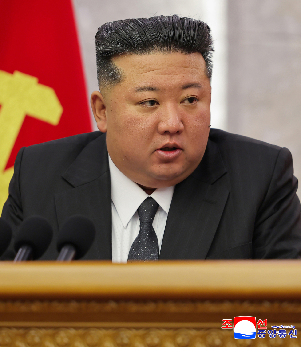 김정은 북한 국무위원장이 지난 21일부터 23일까지 사흘간 노동당 중앙위원회 제8기 제12차 전원회의 확대회의를 열어 상반기를 결산하고 하반기 정책 방향을 논의했다고 조선중앙통신이 24일 보도했다. [연합]