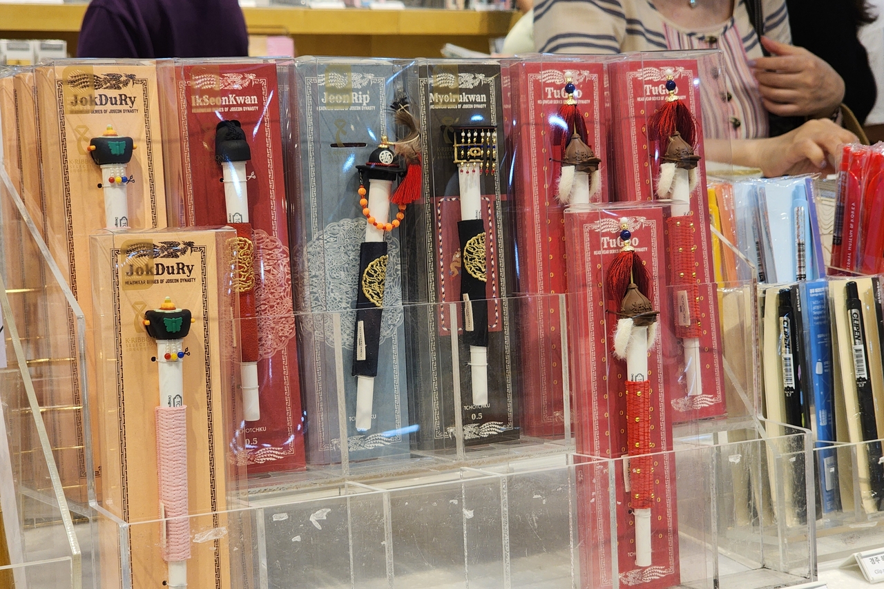 Pens topped with different types of gat are on display at the museum shop at the National Museum of Korea (Hwang Dong-hee/The Korea Herald)