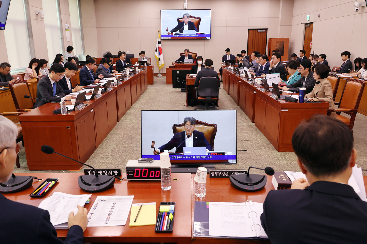 3일 서울 여의도 국회에서 열린 법제사법위원회 전체회의에서 상법 일부토토사이트 대도시법률안이 통과되고 있다. [연합]