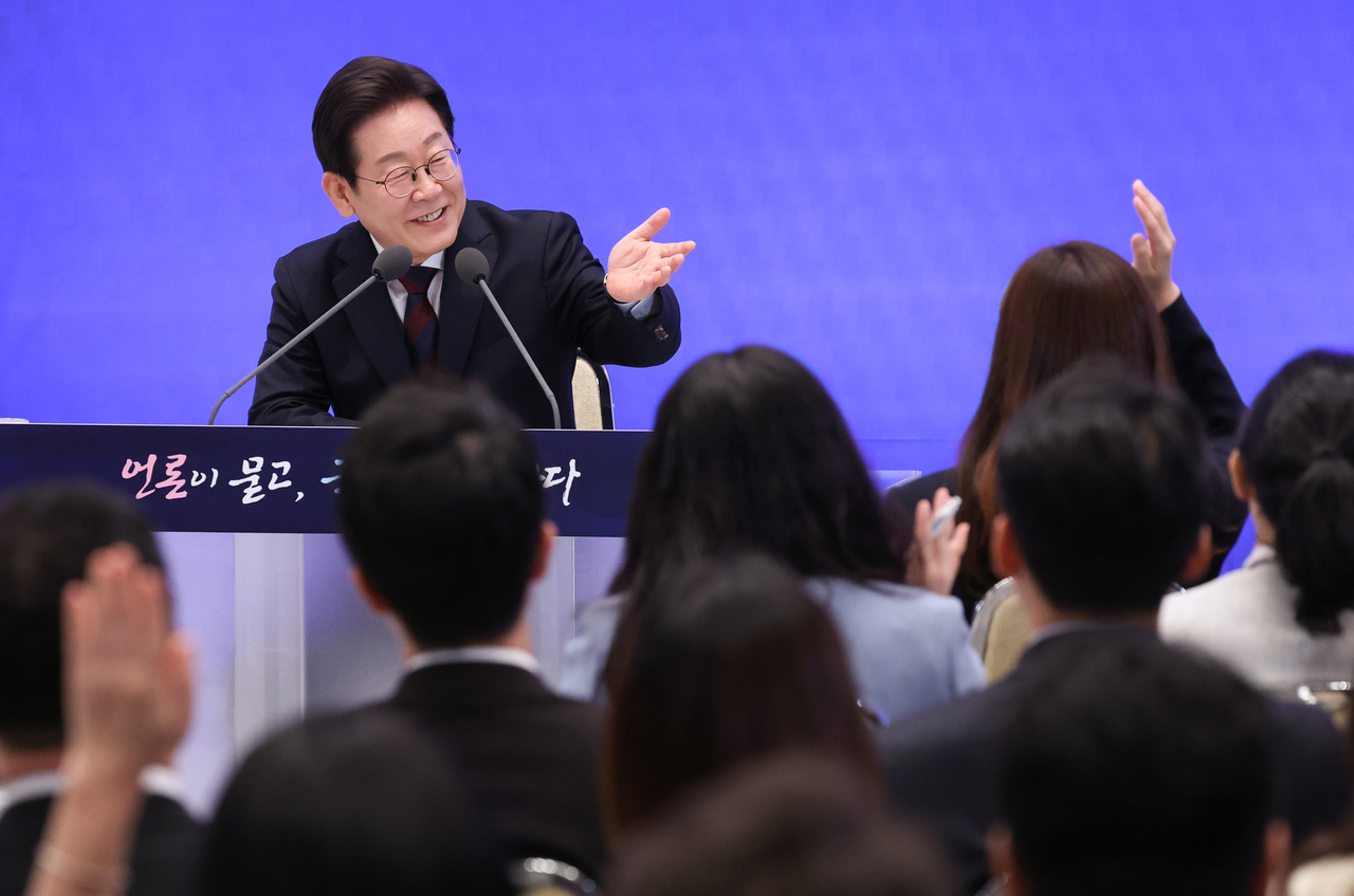 President Lee Jae Myung (left, top) takes questions from reporters at a news conference held at Cheong Wa Dae in Seoul on Thursday. (Yonhap)