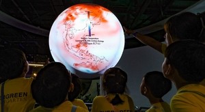 Children explore climate science amid heat wave