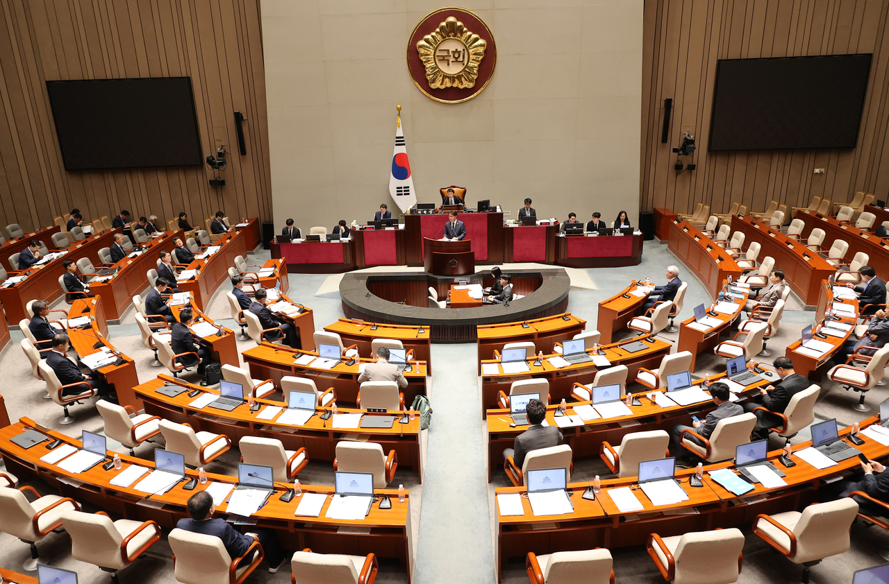 The special committee on budgets and accounts holds a session to review a supplementary budget plan at the National Assembly in Seoul on Tuesday. (Yonhap)