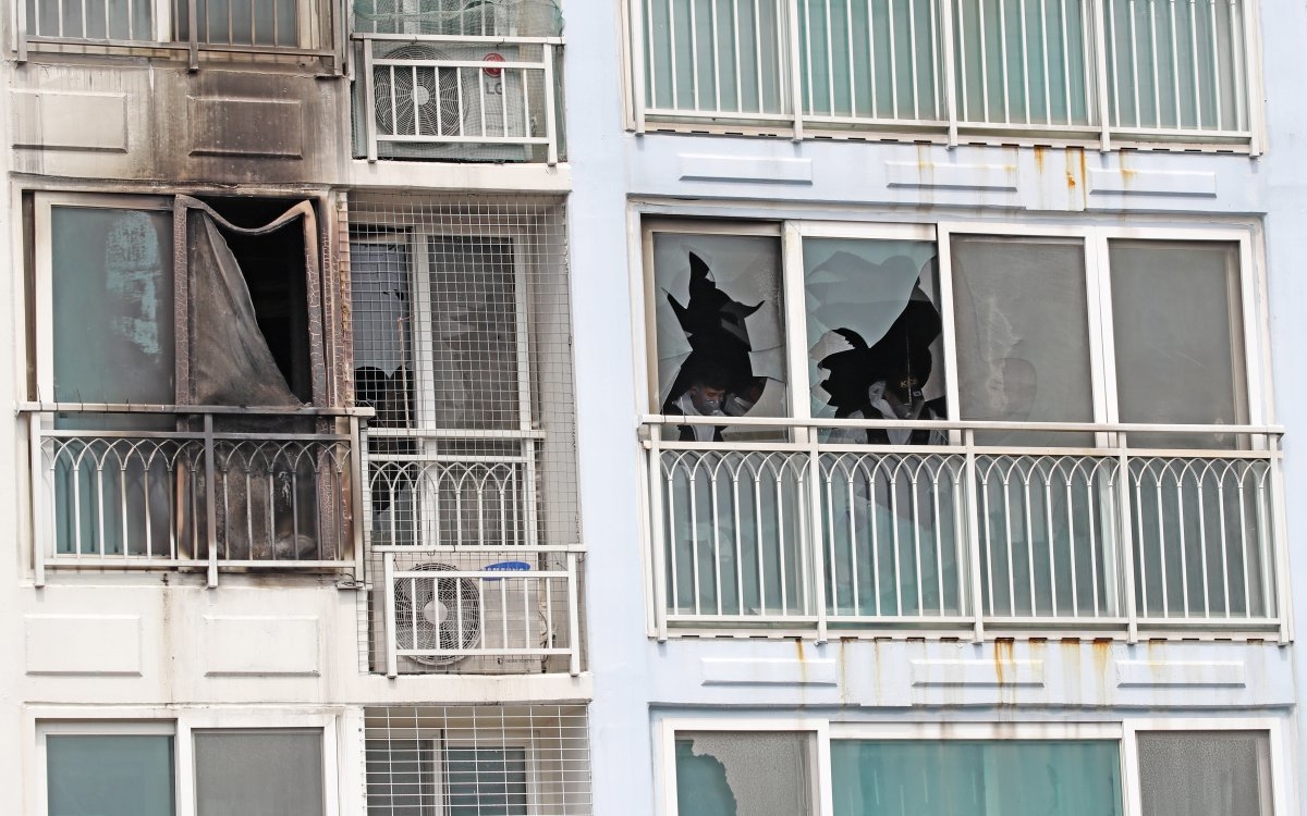 An apartment in Gijang-gun, Busan, where a fire broke out on July 3, killing two sisters, ages 8 and 6, who had been left home alone. (Yonhap)
