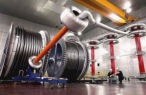 LS Cable & System officials test extra‑high‑voltage cables at the company’s plant in Gumi of North Gyeongsang Province. (LS Cable & System)