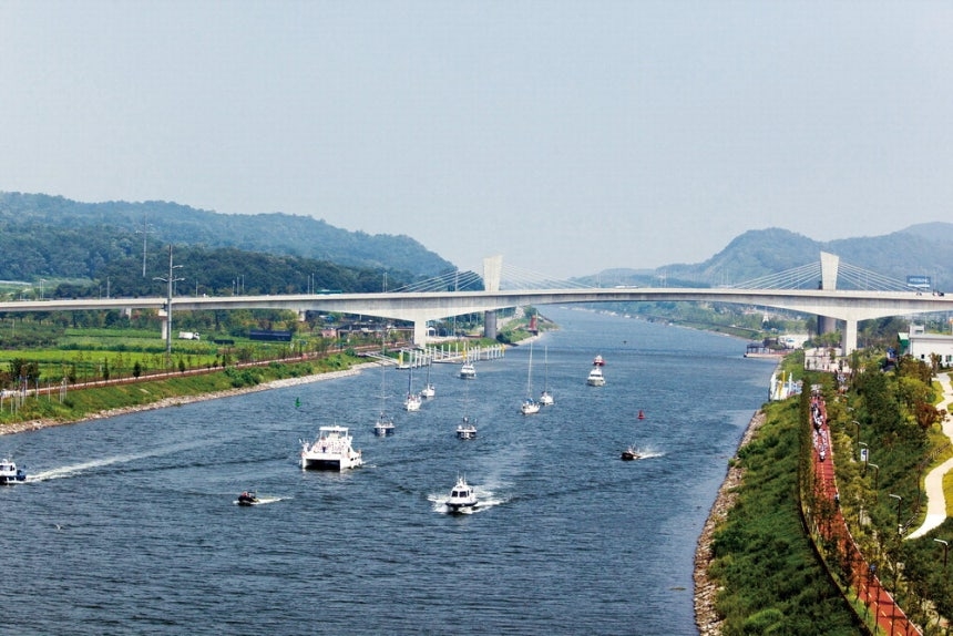 경인아라뱃길. [한국수자원공사]