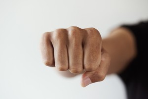 응급실 데려갔더니 주먹으로 얼굴 퍽!…출동 경찰은 욕바가지 [세상&]