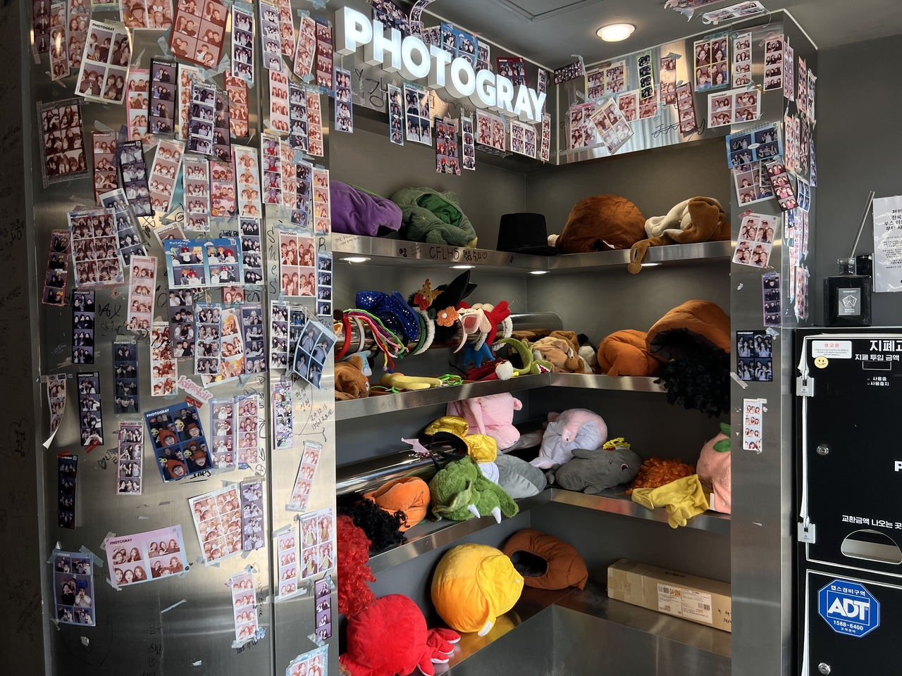 Photogray, a self-studio photo booth in Anguk-dong, Jongno-gu, central Seoul (Park Jun-hee/The Korea Herald)