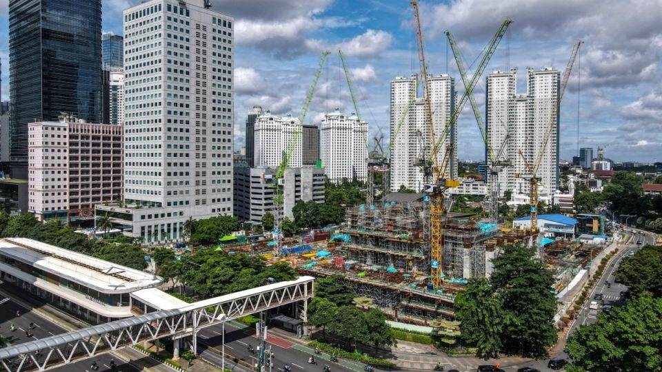 A general view of new building construction among skyscrapers in Jakarta’s business district.    (Jakarta Post)