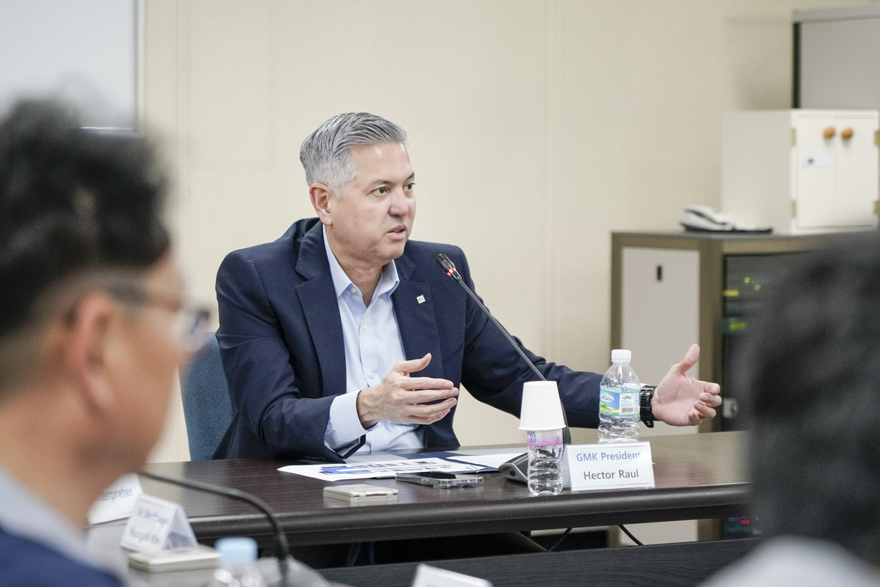 Hector Villarreal, president and managing director of GM Korea, visits the company’s Changwon plant on May 15 to encourage employees and oversee on-site operations. (GM Korea)
