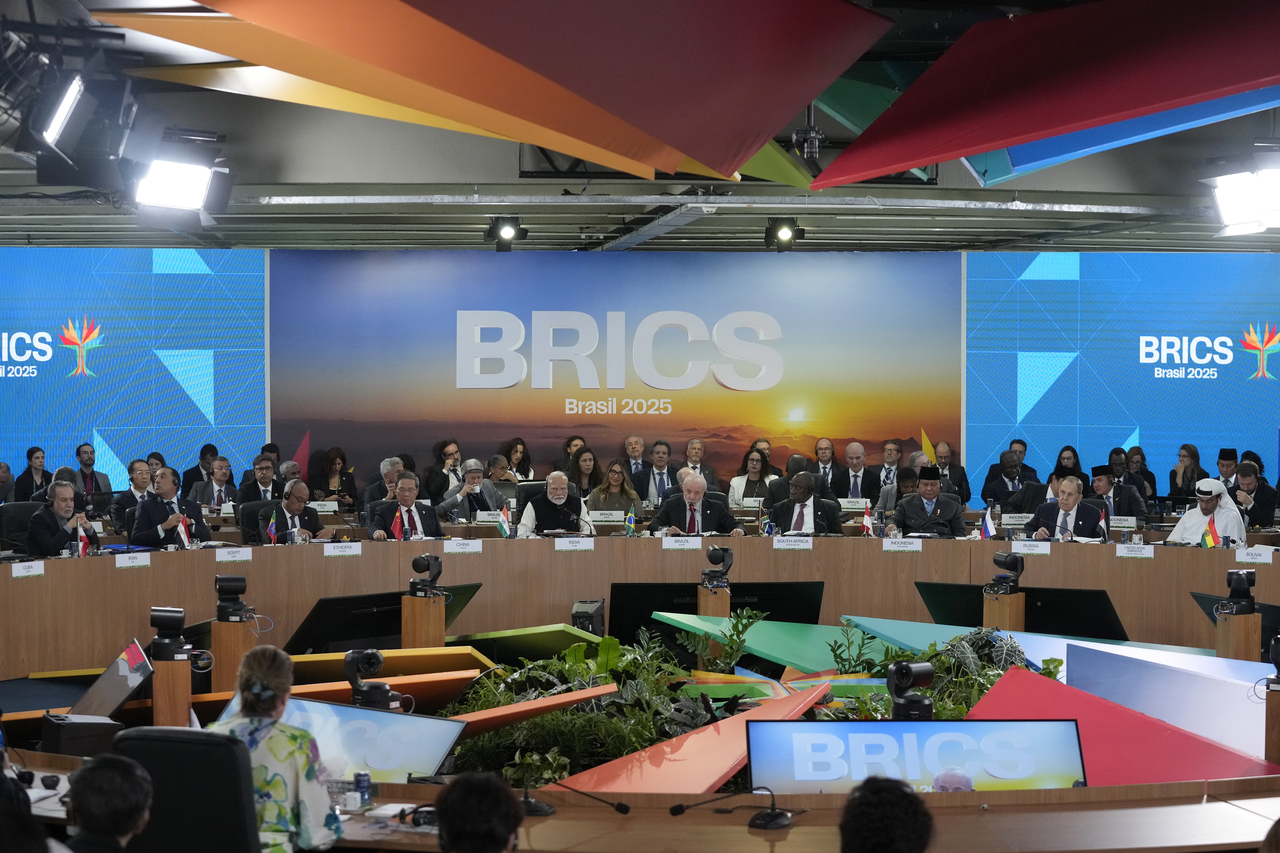 World leaders take part in the 17th annual BRICS summit in Rio de Janeiro on Sunday.   AP-Yonhap