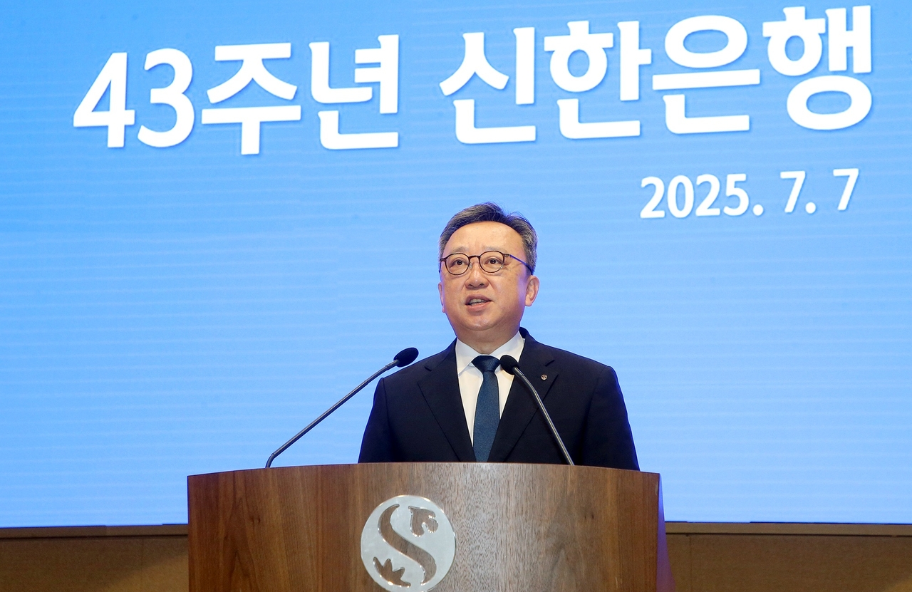 정상혁 신한토토사이트 필드원장이 ‘창립 43주년 기념식’에서 발언하고 있다. [신한토토사이트 필드원 제공]