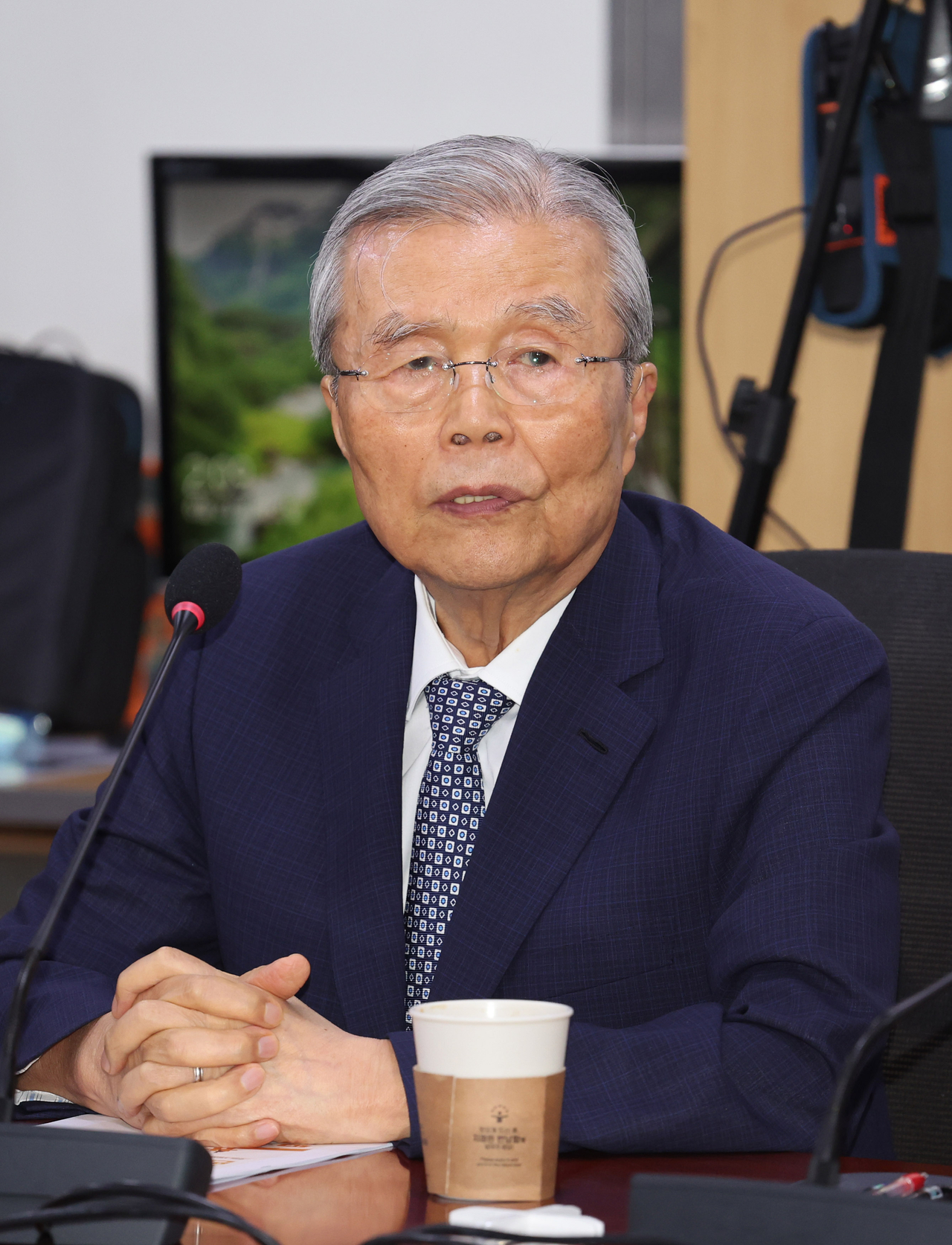 Kim Chong-in, former interim leader of the People Power Party, delivers a commemorative speech during a presidential election review seminar at the National Assembly in Yeouido, Seoul, June 23. (Newsis)