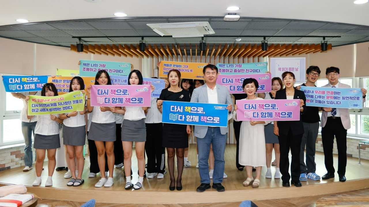 광주시교육청이 학생들에게 ‘책 읽는 즐거움’을 알리기 위한 독서 캠페인에 나선다.