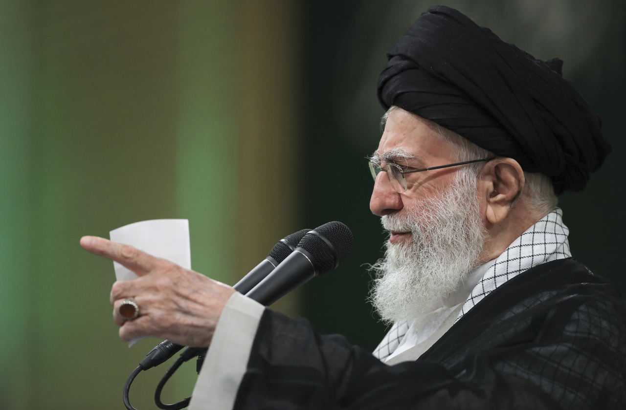 Iranian Supreme Leader Ayatollah Ali Khamenei speaks during a meeting with teachers, in Tehran, Iran, Saturday.    (AP-Yonhap)
