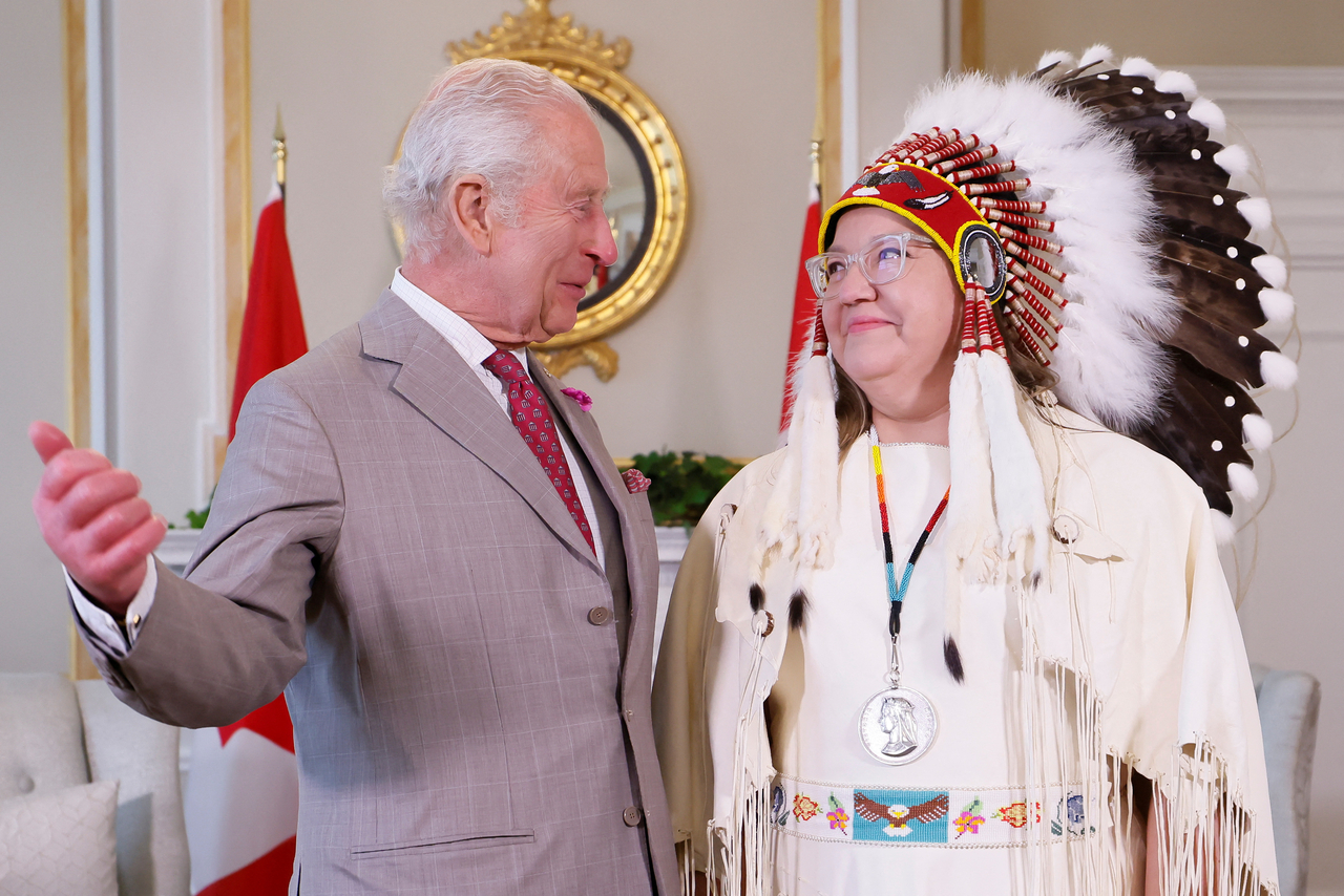Britain's King Charles (left) meets with National Chief of the Assembly of First Nations Cindy Woodhouse Nepinak, as he visits the Rideau Hall residence during a two-day visit in Ottawa, Ontario, Tuesday.    (Reuters-Yonhap)