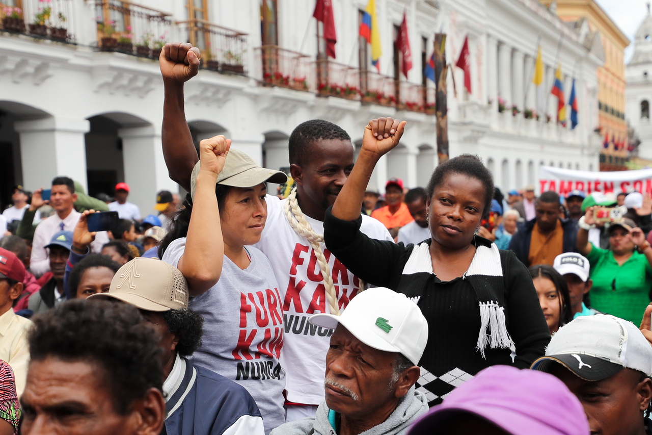 People demonstrate outside the Government Palace in Quito, Ecuador, Saturday. (EPA-Yonhap)