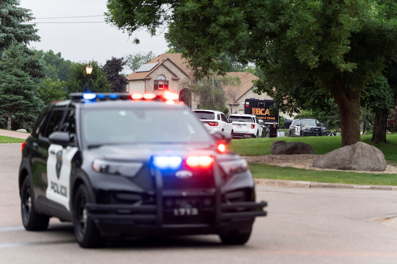 Law enforcement establish a security perimeter near a residence in Brooklyn Park, Minnesota, Saturday. (Reuters-Yonhap)
