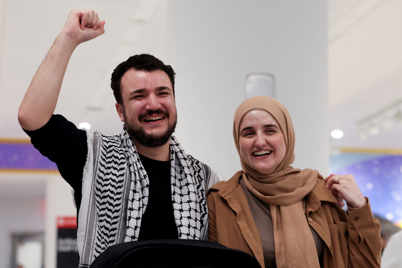 Columbia University graduate student Mahmoud Khalil (left) gestures next to his wife Noor Abdalla, a day after he was released from immigration custody, in Newark, New Jersey, Saturday.    (Reuters-Yonhap)
