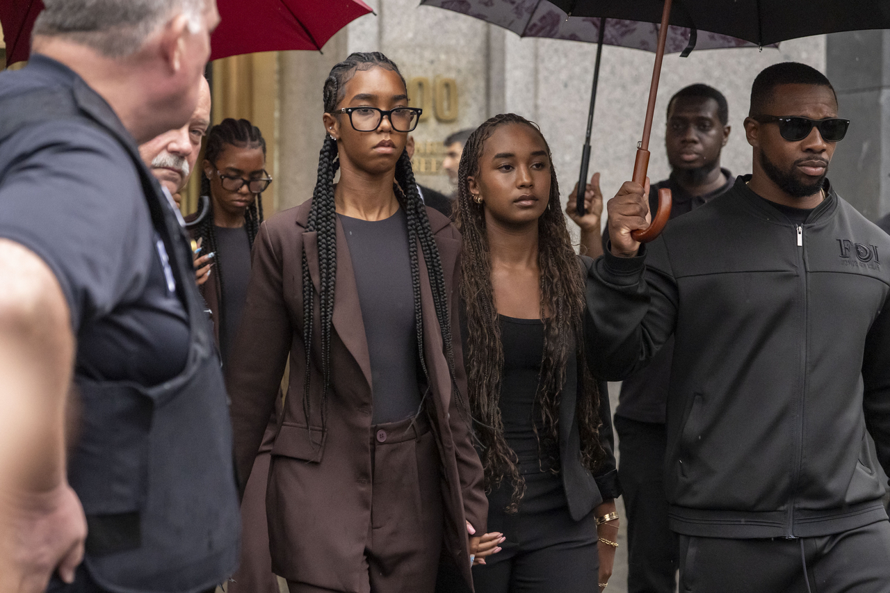 Chance Combs (center right) and D'Lila Combs (center left), daughters of Sean Combs, leave after their father’s trial at Manhattan federal court, Tuesday.    (AP-Yonhap)