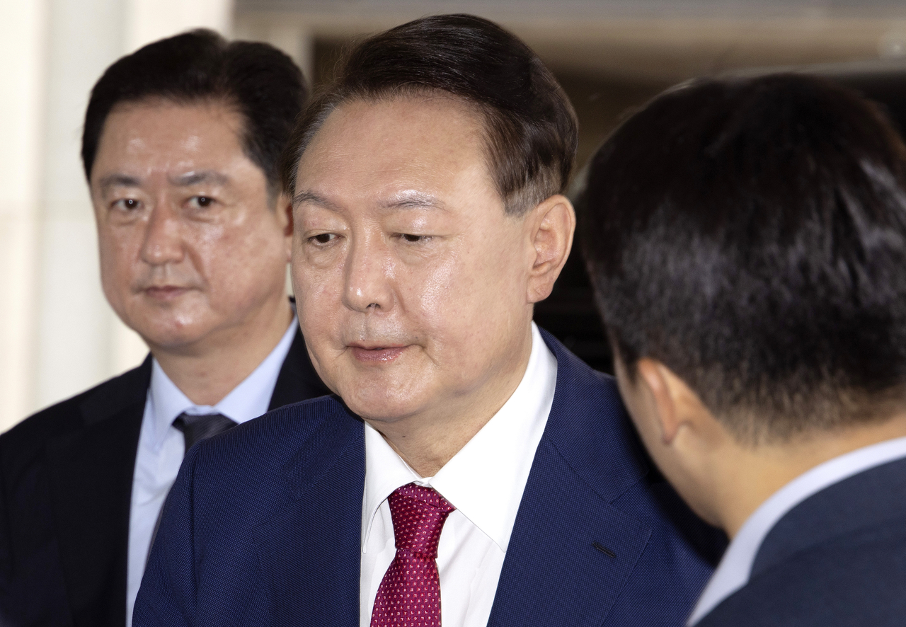 윤석열 전 프리미어토토이 지난 5일 내란 특검의 2차 조사를 받기 위해 조은석 특별검사팀 사무실이 있는 서울 서초구 서울고검에 출석하고 있다. [연합]