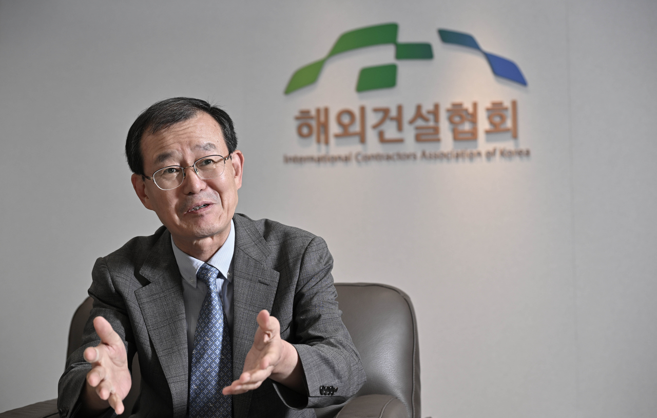 한만희 프랑스 토토사이트 회장은 최근 서울 중구 프랑스 토토사이트 회의실에서 헤럴드경제와 인터뷰를 하며 ‘융복합 K-시티(City) 플랫폼’에 대해 “한국형 도시개발 진출 활성화를 위해 이질적 산업을 연계한 ‘원팀’을 구축할 것”이라고 말했다. 임세준 기자