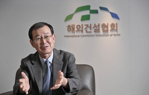 “K-시티 융복합 플랫폼으로 전 세계 문 두드릴 것” [헤경이 만난 사람-한만희 해외건설협회장]