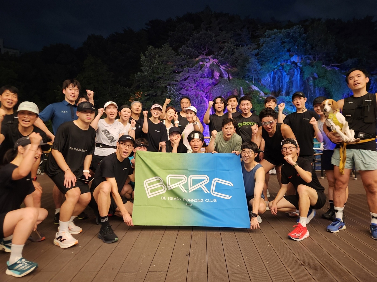 지난 3일 서울 서대문구 홍제천 일대에서 토토사이트 토스 입금순찰을 펼친 ‘서울토토사이트 토스 입금순찰대’. 이영기 기자.