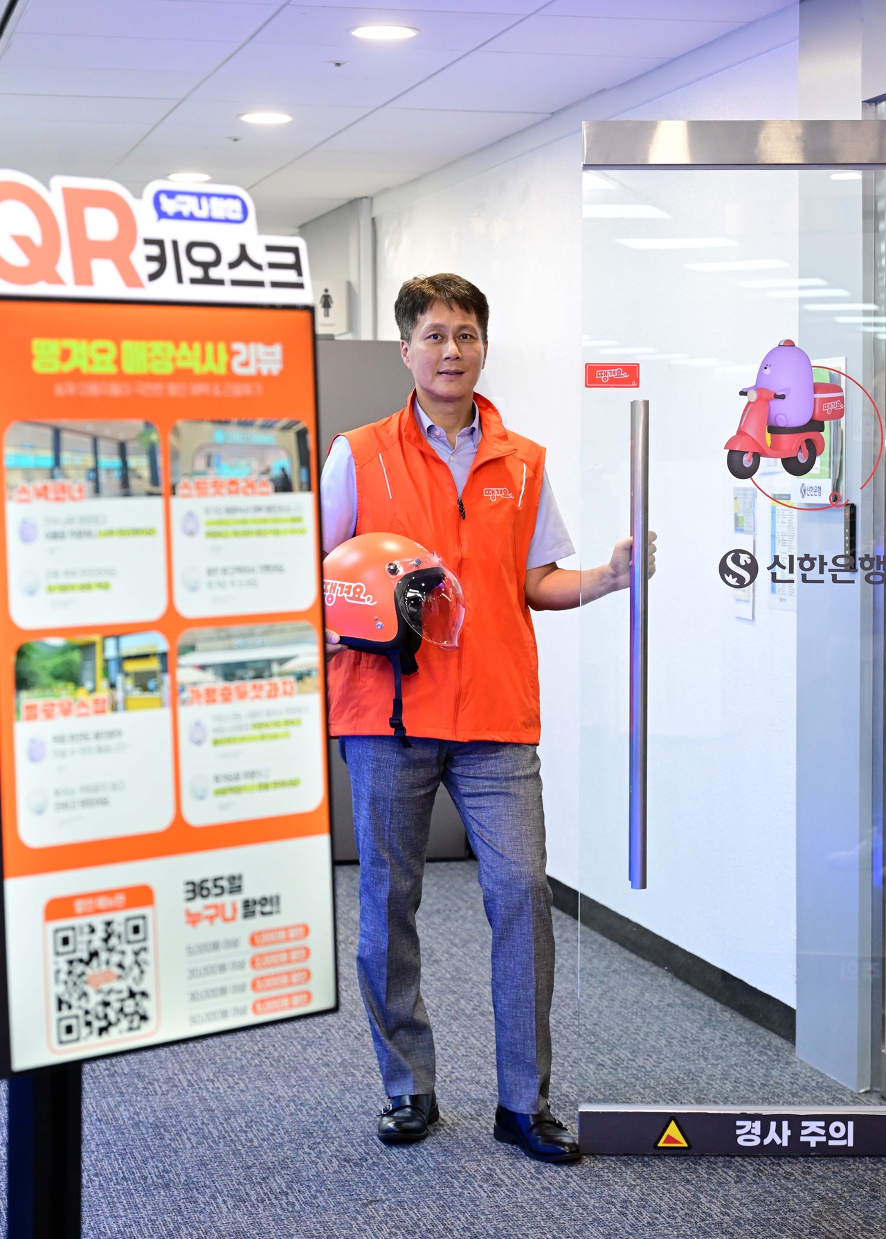 전성호 신한은행 토토사이트 3 3사업단 본부장이 7일 오후 서울 중구 삼성본관빌딩에서 헤럴드경제와의 인터뷰에 앞서 포즈를 취하고 있다. 이상섭 기자