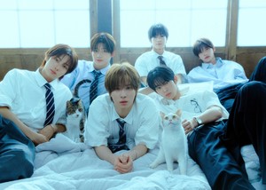 TWS tops Oricon chart, sets sales record