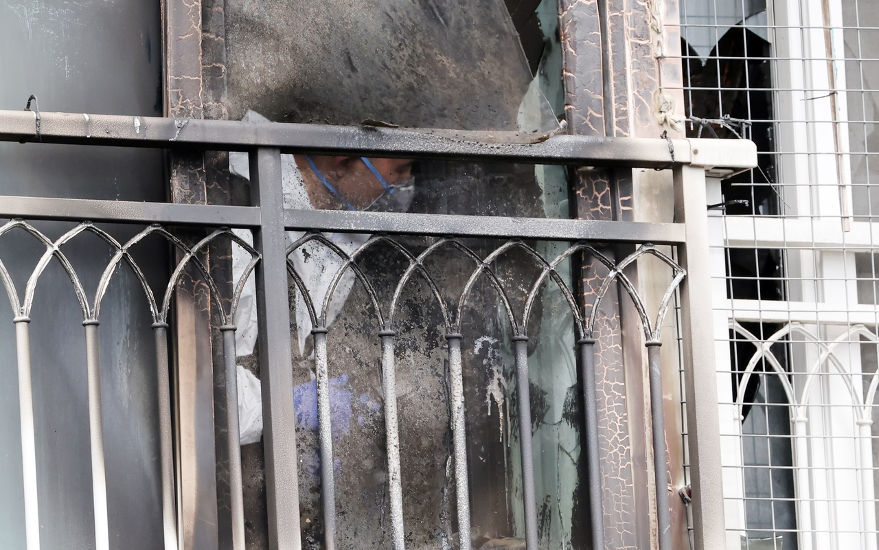 Investigators from the police, fire department, and National Forensic Service conducted a joint inspection last Thursday in Gijang, Busan, where a fire killed two sisters aged 9 and 6 while their parents were away. (Newsis)