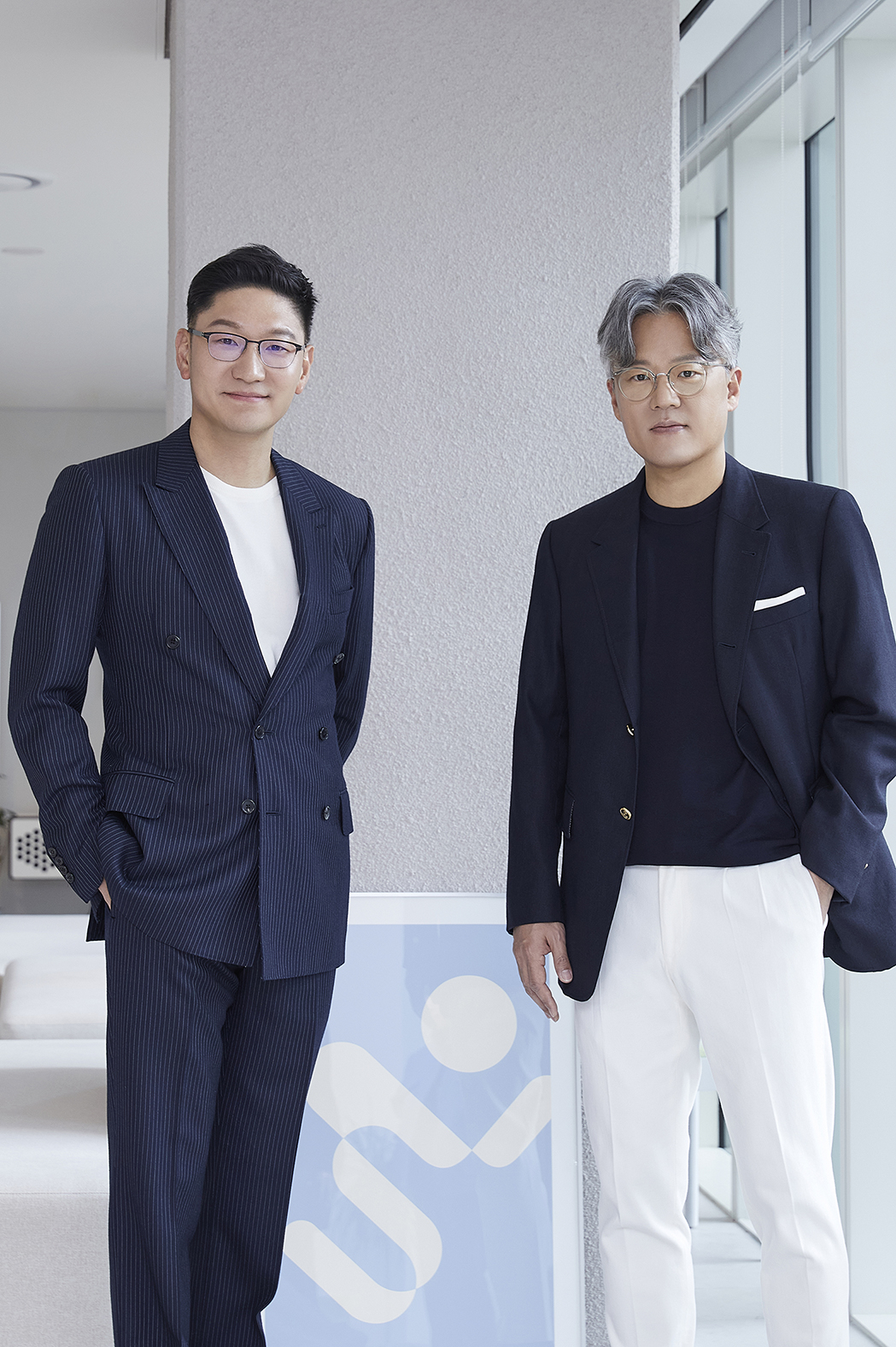 SM Entertainment co-CEOs Tak Young-jun (left) and Jang Cheol-hyuk (SM Entertainment)