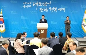 김영록 전남지사 “위기의 석유화학·철강 대전환 프로젝트 추진”
