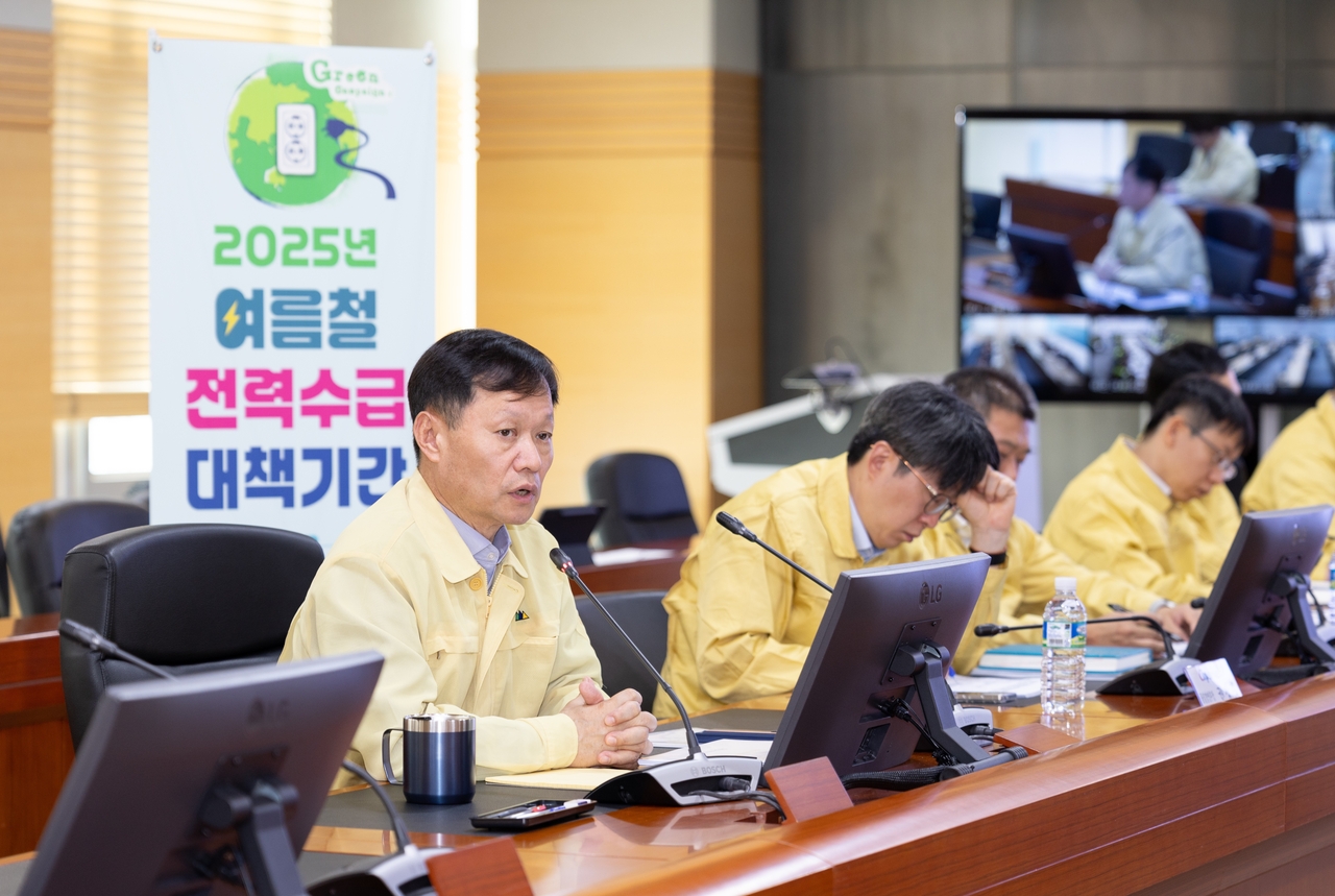 이정복 한국서부발전 사장이 8일 충남 서산 본사에서 ‘여름철 사설 토토사이트 수급 안정 대책 화상회의’를 주재하고 있다. [한국서부발전 제공]
