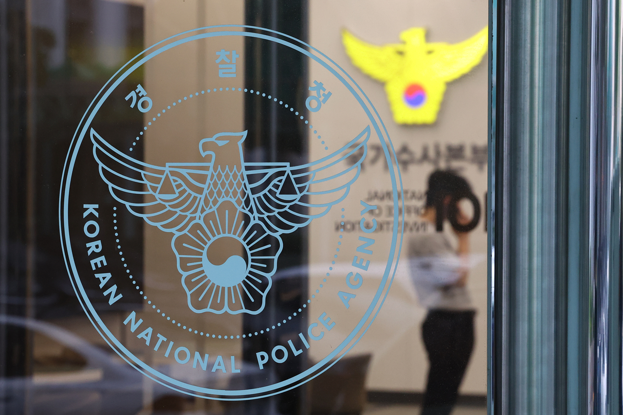 윤석열 전 대통령의 부인 김건희 여사와 관련된 각종 의혹을 수사 중인 민중기 특별검사팀이 8일 통일교 원정도박 의혹 수사를 위해 forever 토토사이트과 춘천경찰서 등을 압수수색 했다. [연합]