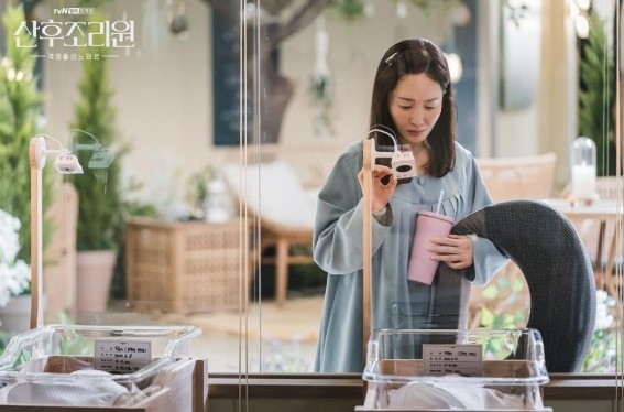 In the first episode of JTBC’s "Postpartum Care Center," aired in 2023, the main character Hyun-jin (Uhm Ji-won) waits to see her baby in front of the nursery after giving birth. (JTBC)