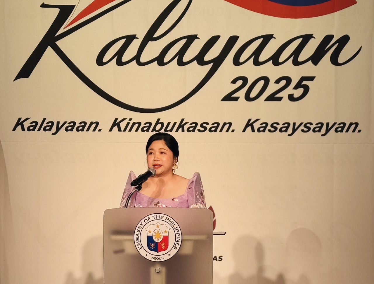 Philippine Ambassador to Korea Maria Theresa B. Dizon-De Vega speaks during the Philippines' 127th Independence Day commemoration at the Four Seasons  Hotel in Seoul on Monday. (Sanjay Kumar/ The Korea Herald)