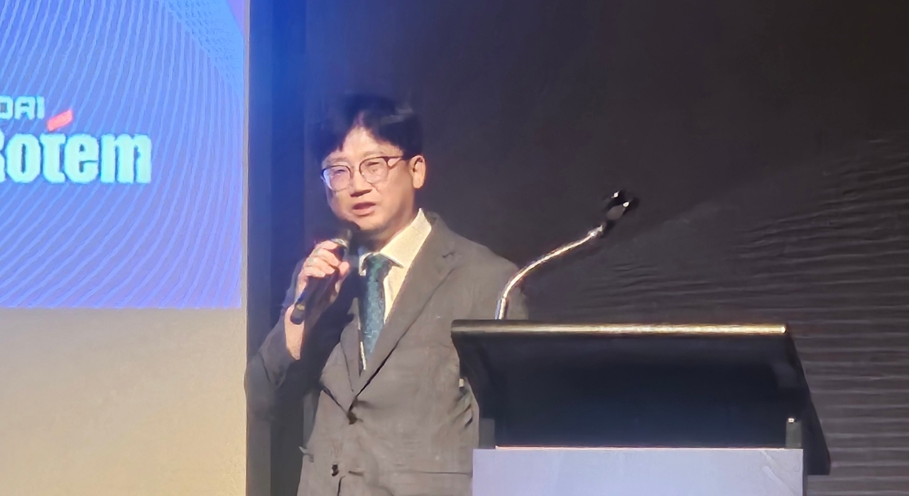 김명근 현대로템 기동체계개발실 상무가 8일 그랜드하얏트 서울에서 열린 ‘2025년 대한민국 방위산업 국제학술세미나’에서 ‘미래전장환경 변화에 따른 K-win 토토사이트 대응 및 발전방향’을 주제로 발표하고 있다. 고은결 기자