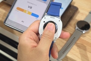 “친구보다 늙어 보이는 얼굴” 항상 고민이었는데…엄지로 꾹 ‘이걸로’ 해결