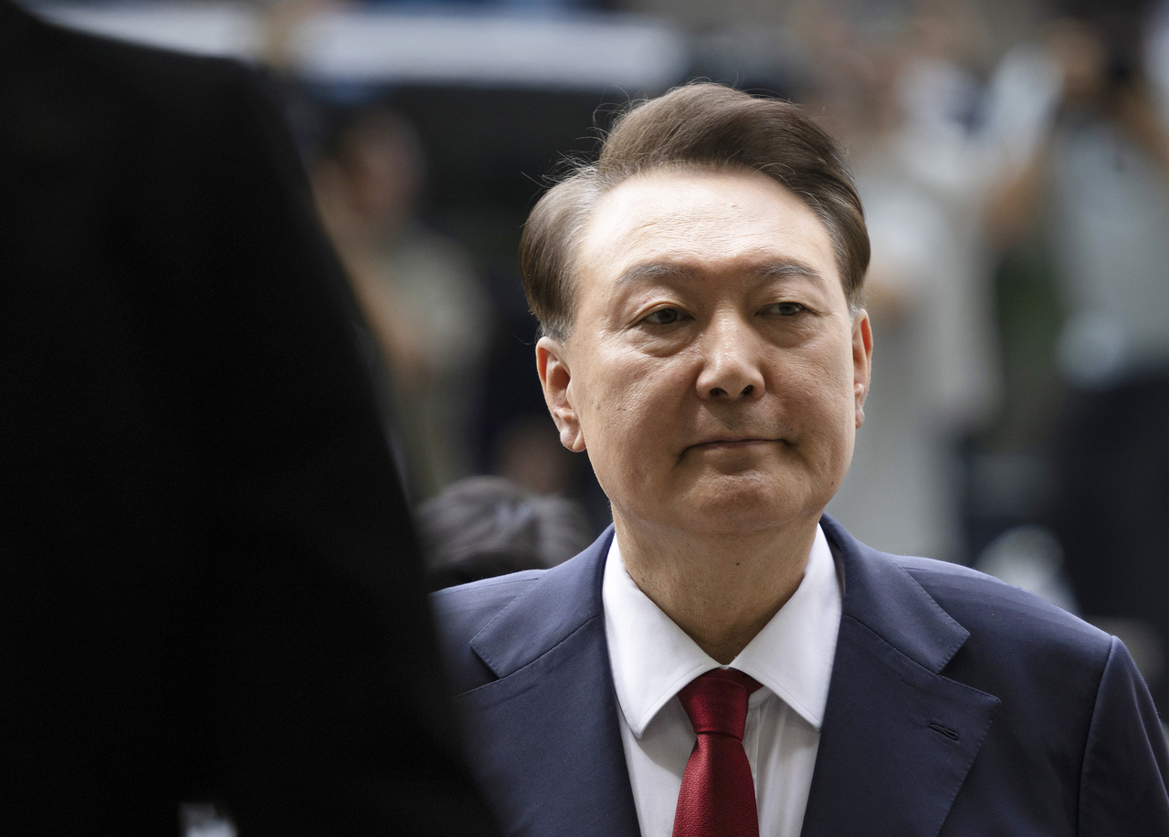 12·3 비상계엄과 관련해 특검의 수사를 받는 윤석열 전 대통령이 9일 토르가즘 토토사이트 서초구 토르가즘 토토사이트중앙지법에서 열린 영장실질심사에 출석하고 있다.[공동취재]