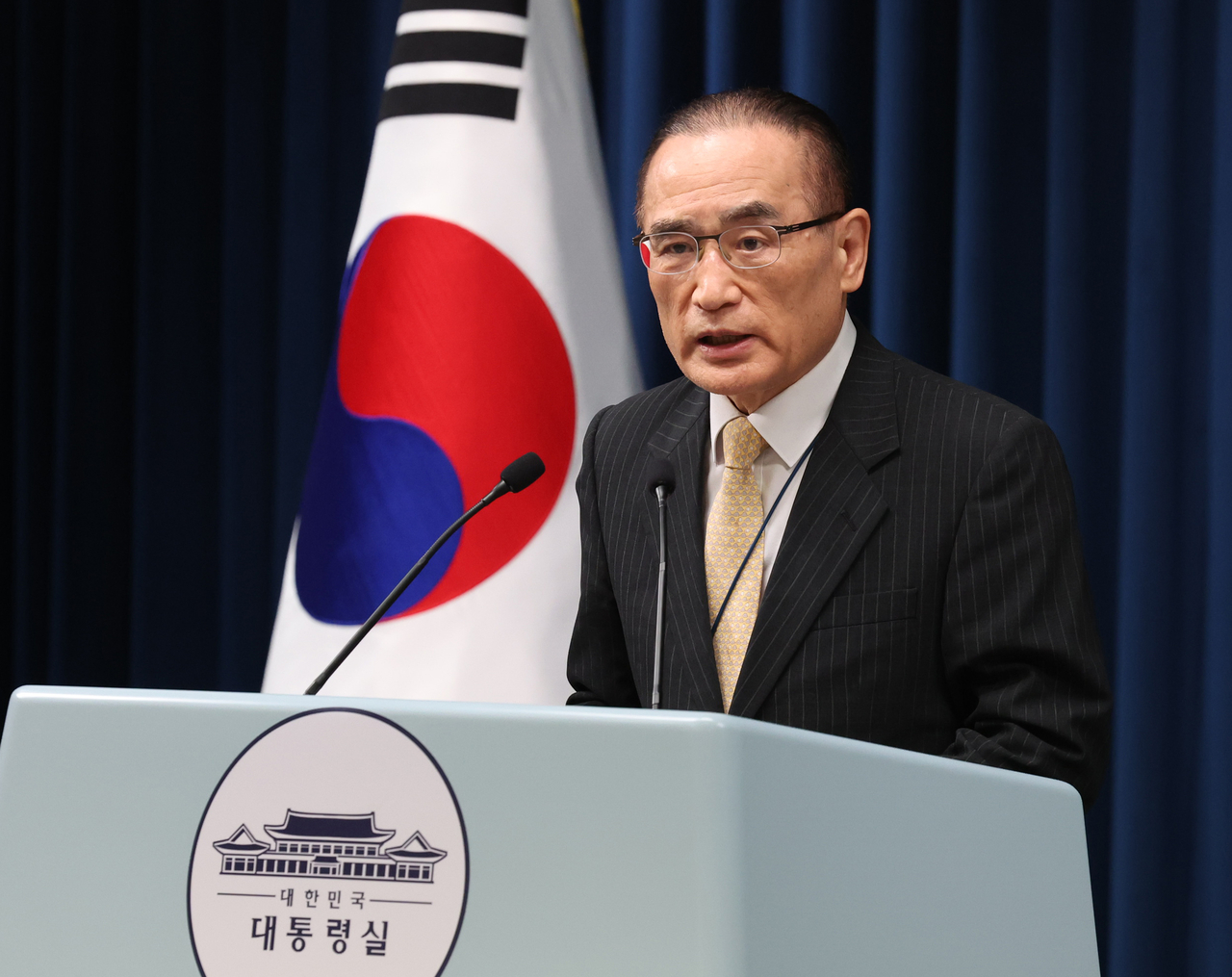 National Security Adviser Wi Sung-lac briefs on his trip to the United States during a press briefing at the presidential office in Seoul on Wednesday. (Yonhap)