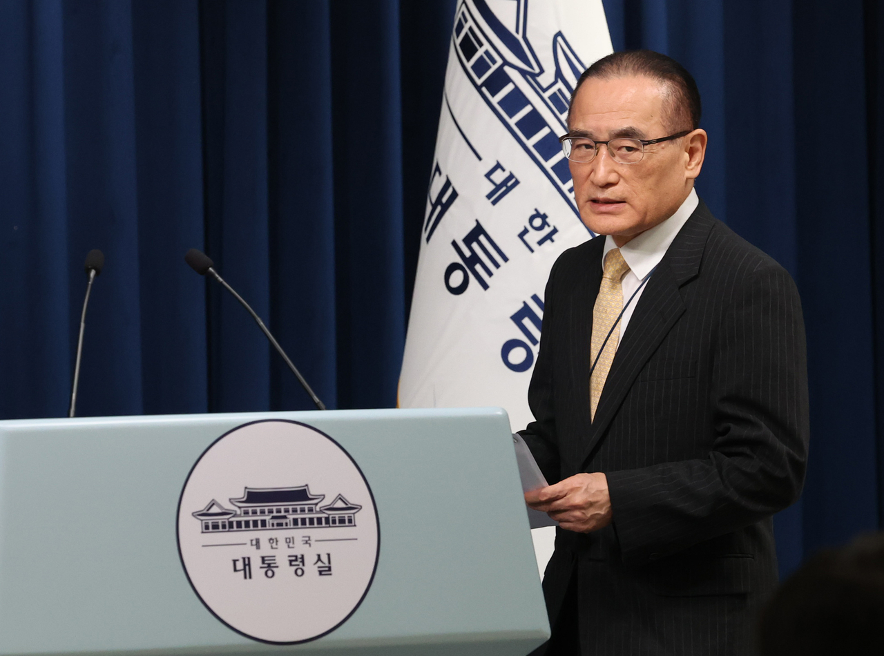 미국에서 귀국한 위성락 국가안보토토사이트 슈퍼맨이 9일 기자들에게 방미 결과에 관해 브리핑하기 위해 용산 대통령실 기자회견장에 입장하고 있다. [연합]