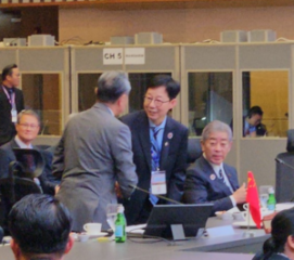 Vice FM Park has brief exchanges with FMs of China, Japan at ASEAN meeting