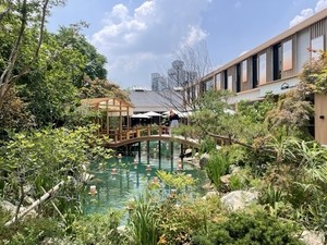 New global food hall Glow Seongsu brings international street flavors to Seoul