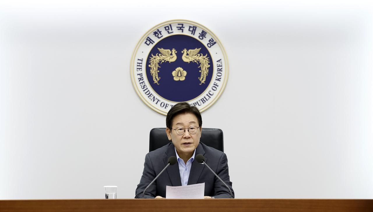 President Lee Jae Myung speaks at a meeting with senior presidential aides at the presidential office in Seoul on Thursday. (Yonhap)