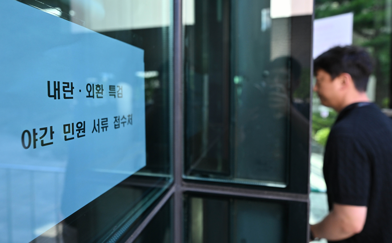 조은석 내란 특별검사팀이 10일 윤석열 전 대통령을 재구속했다. 법원의 구속 취소 결정으로 풀려난 지 4개월 만이다. 조 인생한방 토토사이트팀이 출범 한 달도 안 돼 윤 전 대통령 신병을 확보하며 내란 혐의 수사 및 외환 혐의 수사에도 속도가 붙을 것으로 예상된다. 사진은 이날 오전 서울 서초구 조은석 내란인생한방 토토사이트팀이 입주해 있는 서울고등검찰청의 모습 임세준 기자