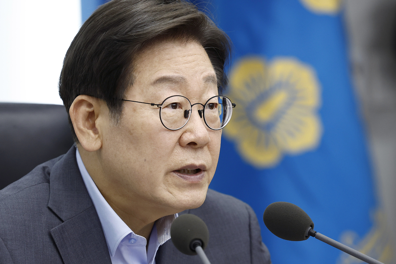 President Lee Jae Myung speaks at a meeting with senior presidential aides at the presidential office in Seoul on Thursday. (Yonhap)