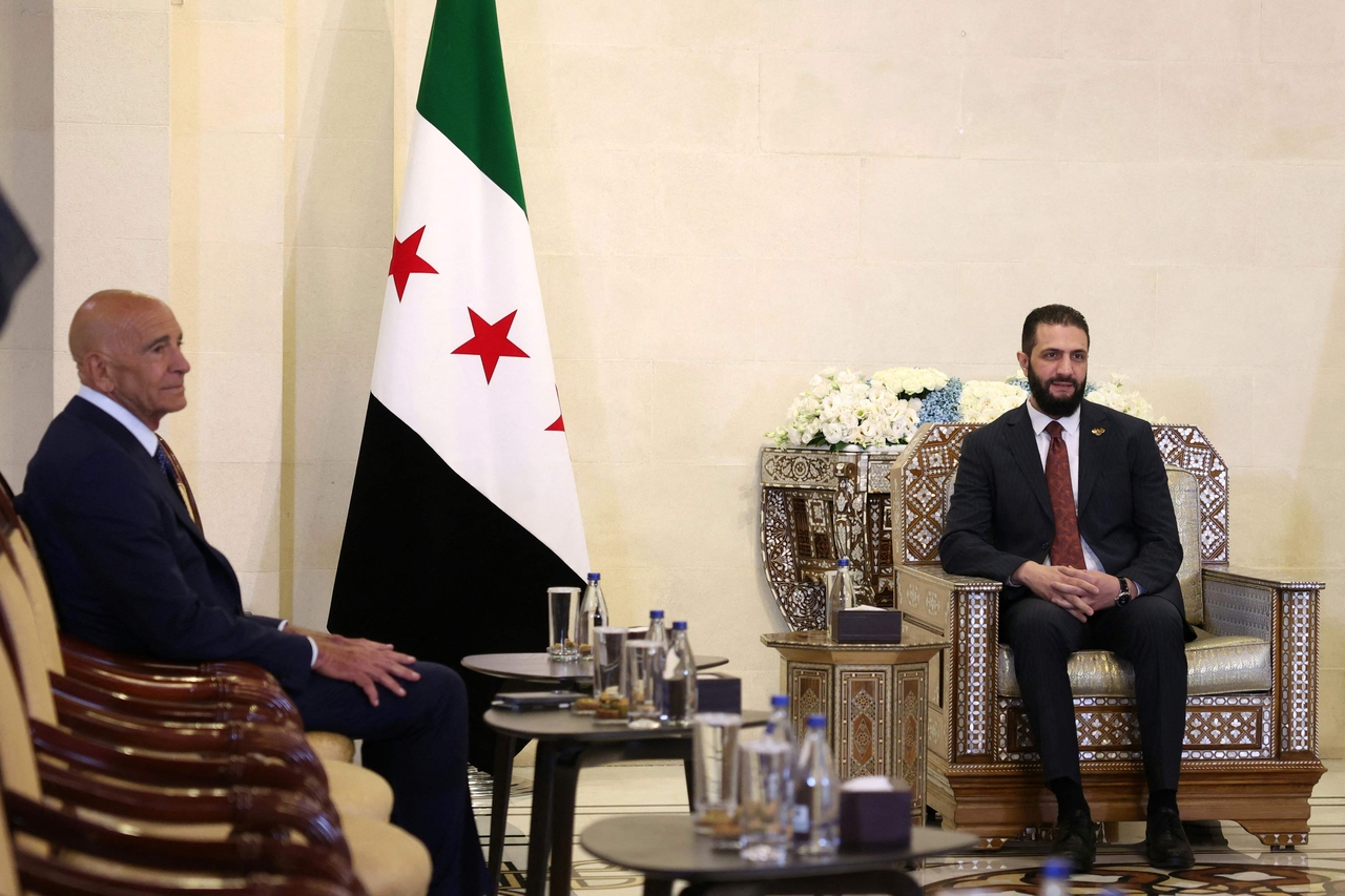 Syria's interim President Ahmad Sharaa (right) receives US Special Envoy to Syria Thomas Barrack in Damascus, Syria, Wednesday. (AFP-Yonhap)