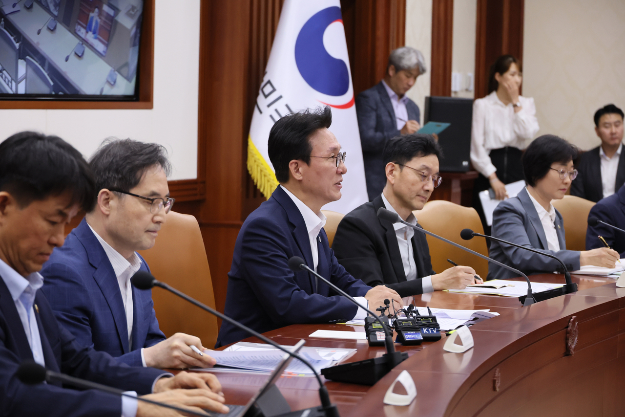 김민석 국무총리가 10일 서울 종로구 정부서울청사에서 열린 국정현안관계장관회의에서 발언하고 있다.[연합]